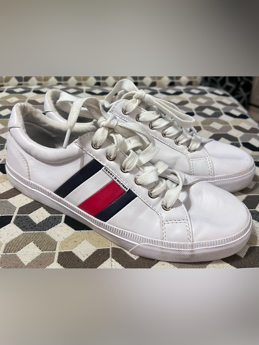 Tommy Hilfiger Twilight 2 Sneakers 7.5 White Navy Red Logo Stripe